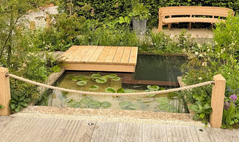Oak decking Chelseaflowershow 3