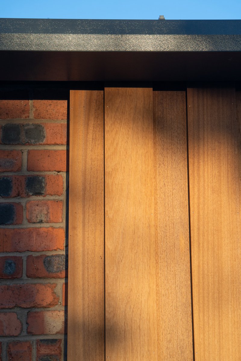 Timber Cladding Random Log Pre-Finished, Random-Width Thermo-Ayous Cladding Project