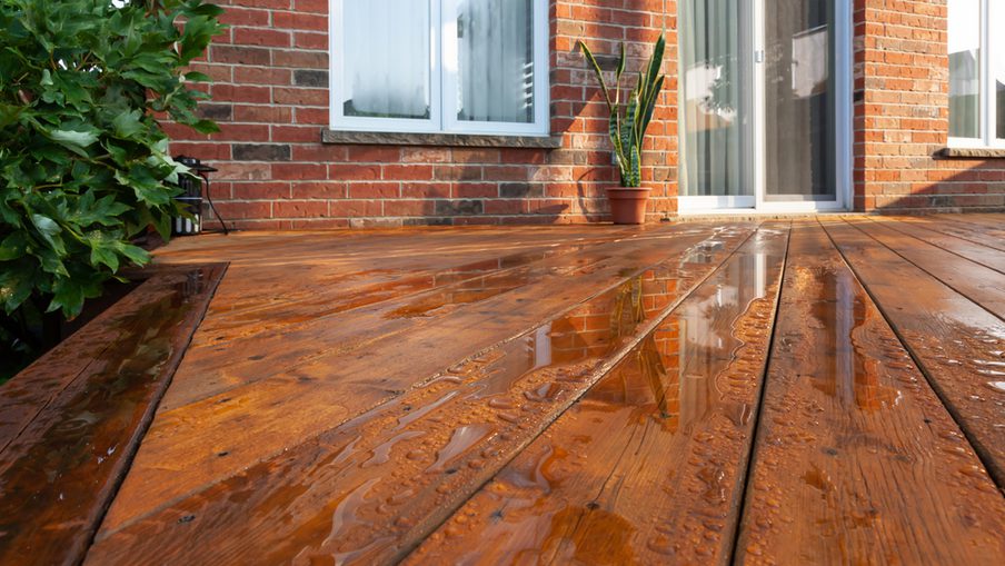 Slippery decking lead image