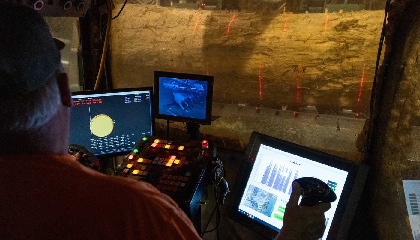 Headrig saw from the operators chair