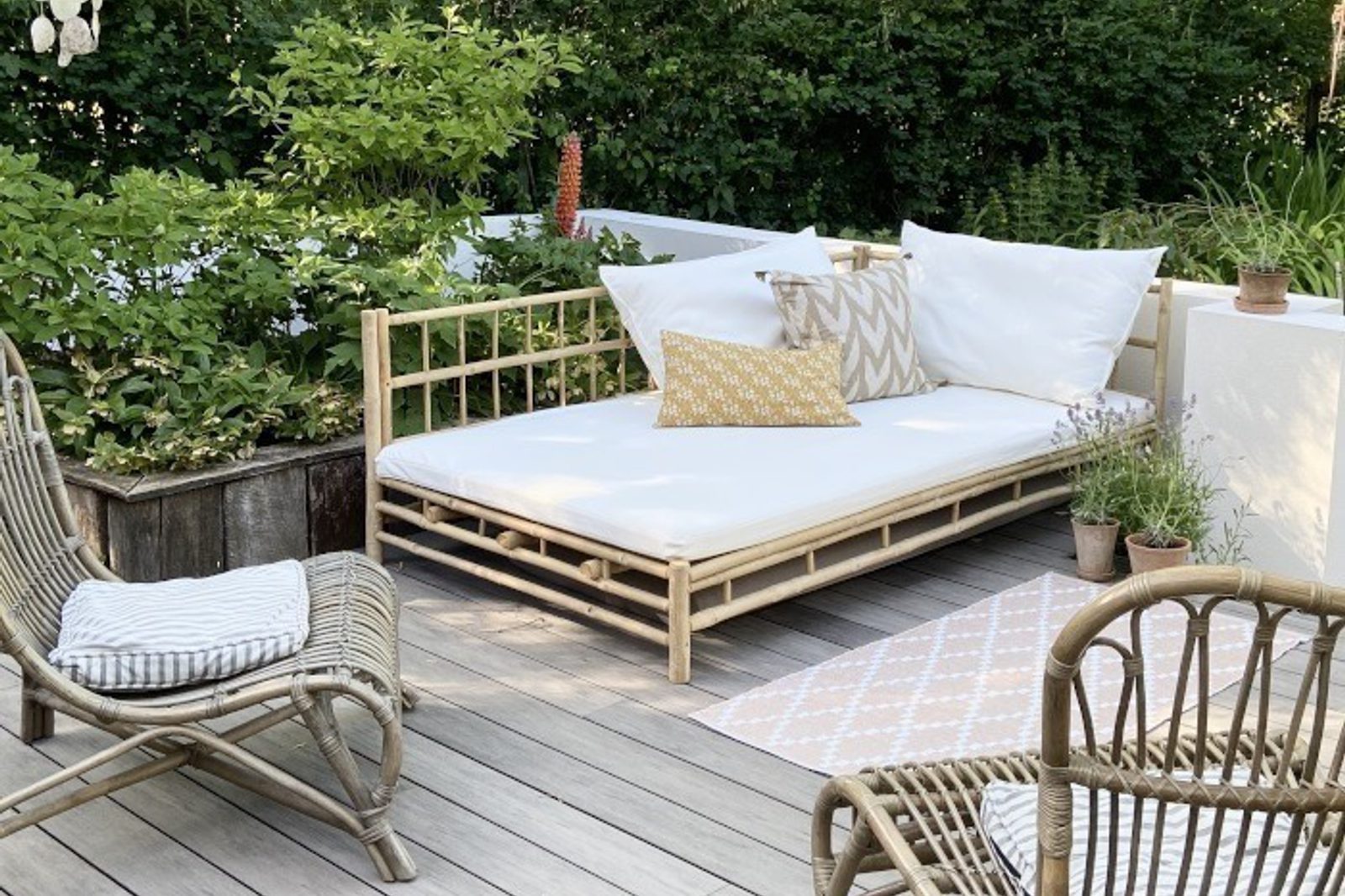 Grey ‘Weathered’ Cedar & Larch Wood Cladding: Design Trend