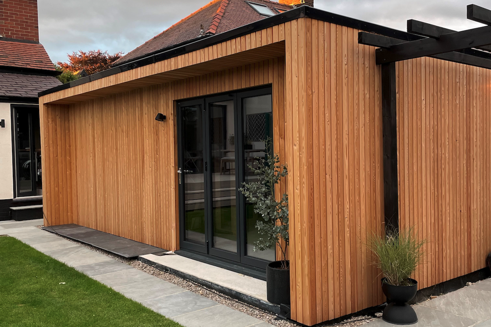 Larch vs. Cedar Cladding: Appearance, Durability & Cost