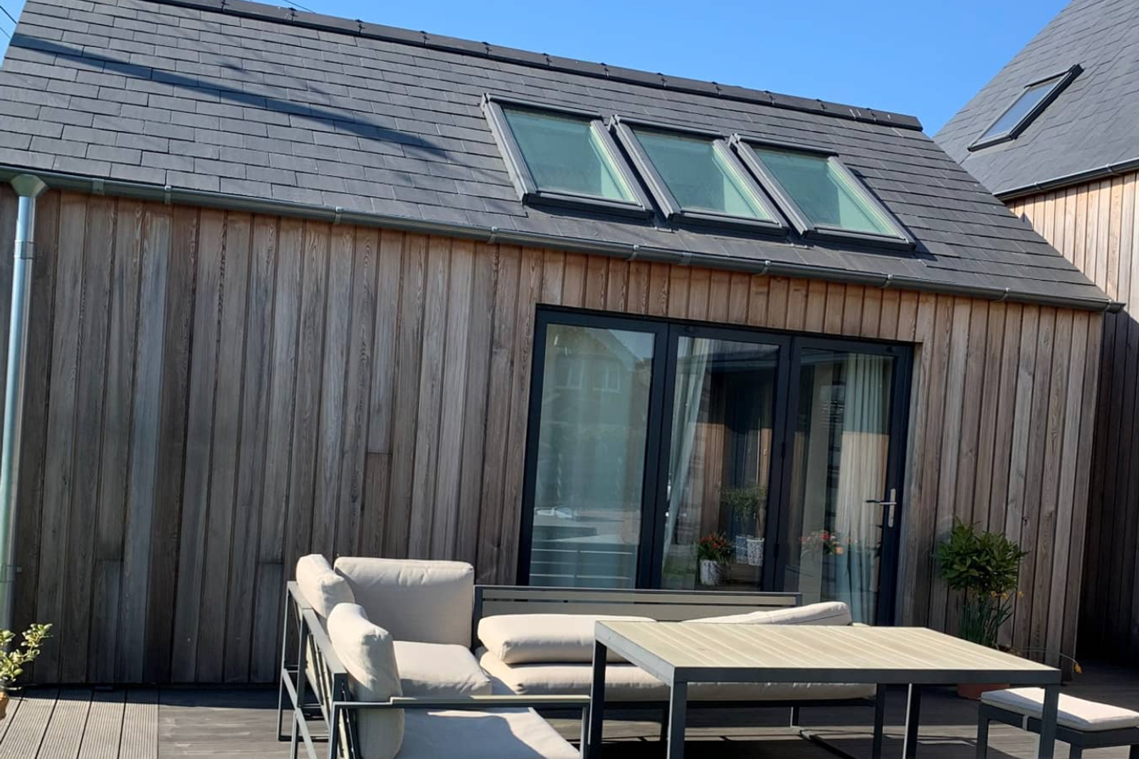 Larch vs. Cedar Cladding: Appearance, Durability & Cost